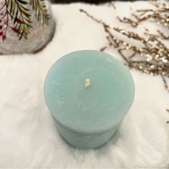 Hobby Lobby Pillar “Wonder” Blue and Gold Candle 🕯️ - Picture 3 of 4